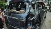mobil tertabrak kereta di Surabaya