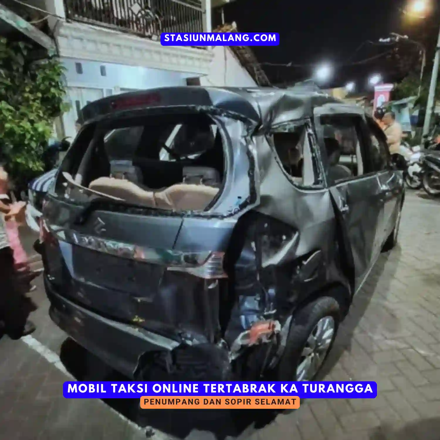 mobil tertabrak kereta di Surabaya